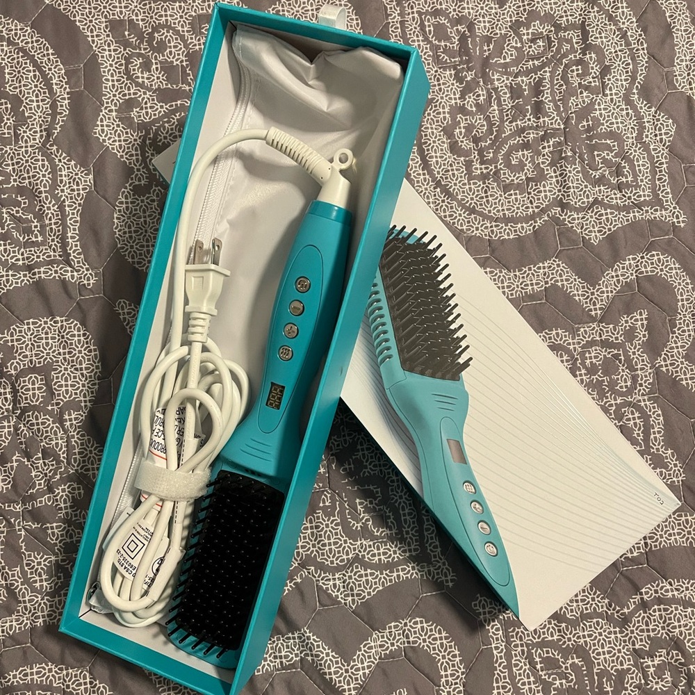 Smooth style ceramic heated brush